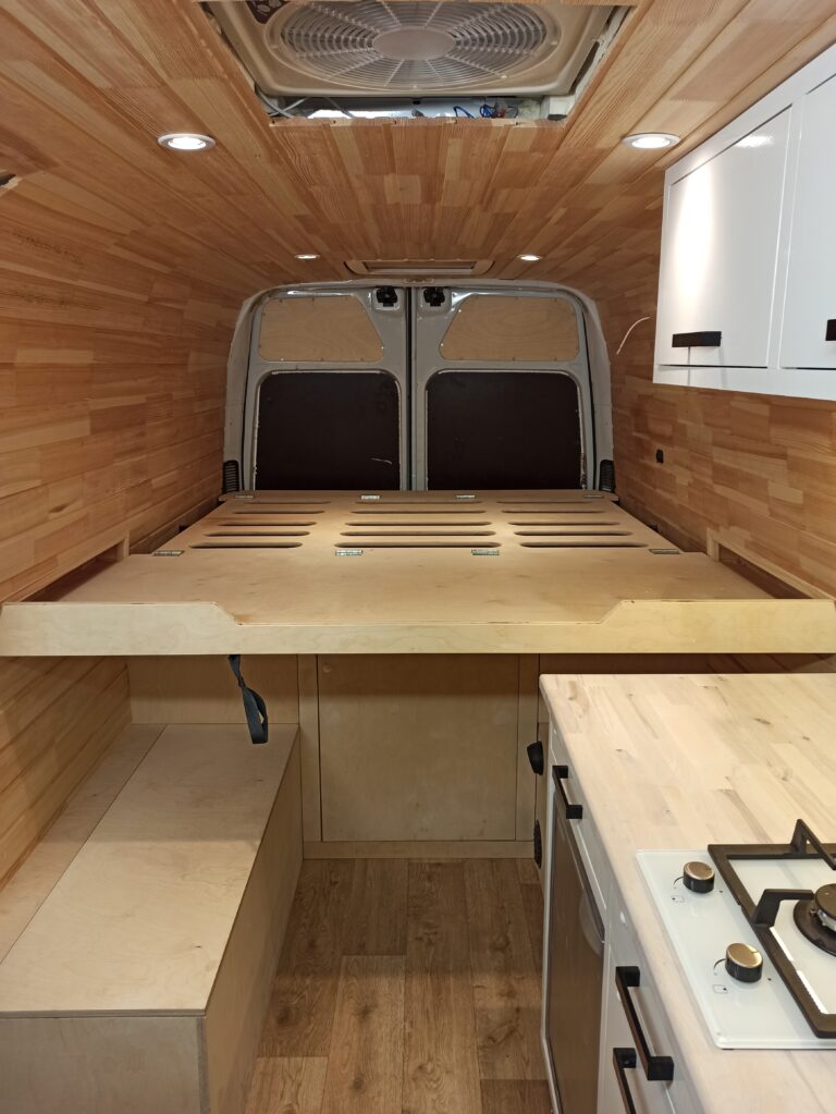 Renault Maste campervan ümberehitus