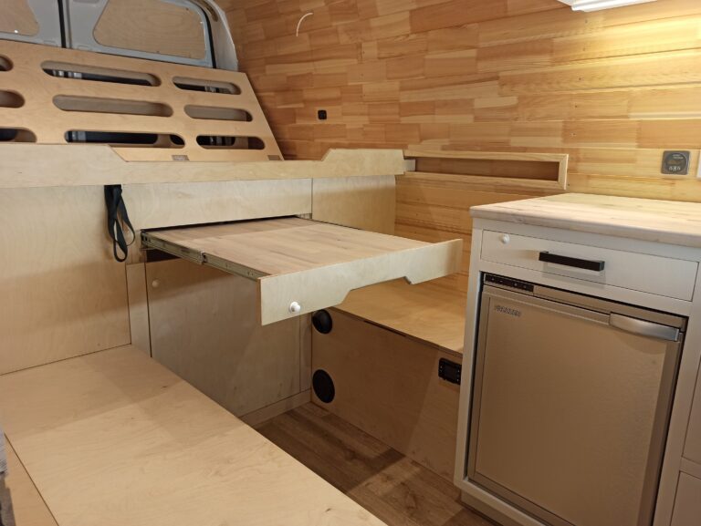 Renault Maste campervan ümberehitus