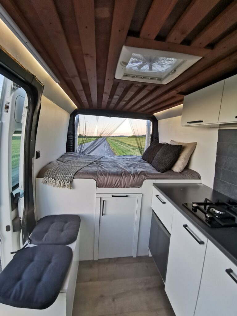 Matkaautoks ehitatud Peugeot Boxer