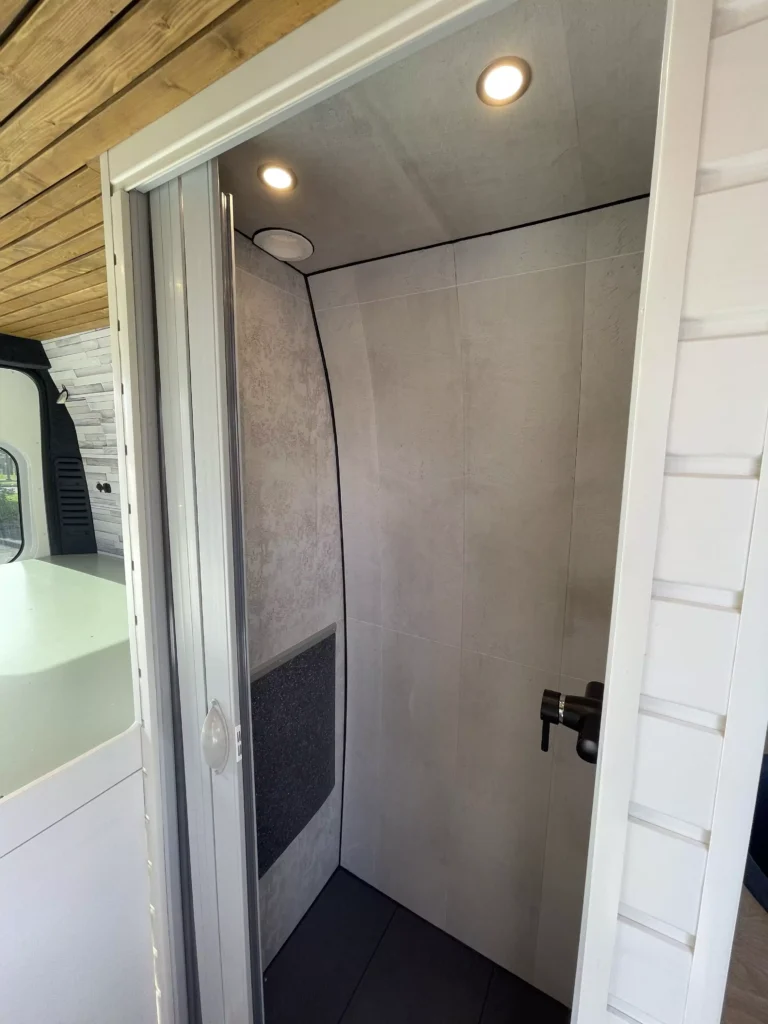 Campervan dušširuum