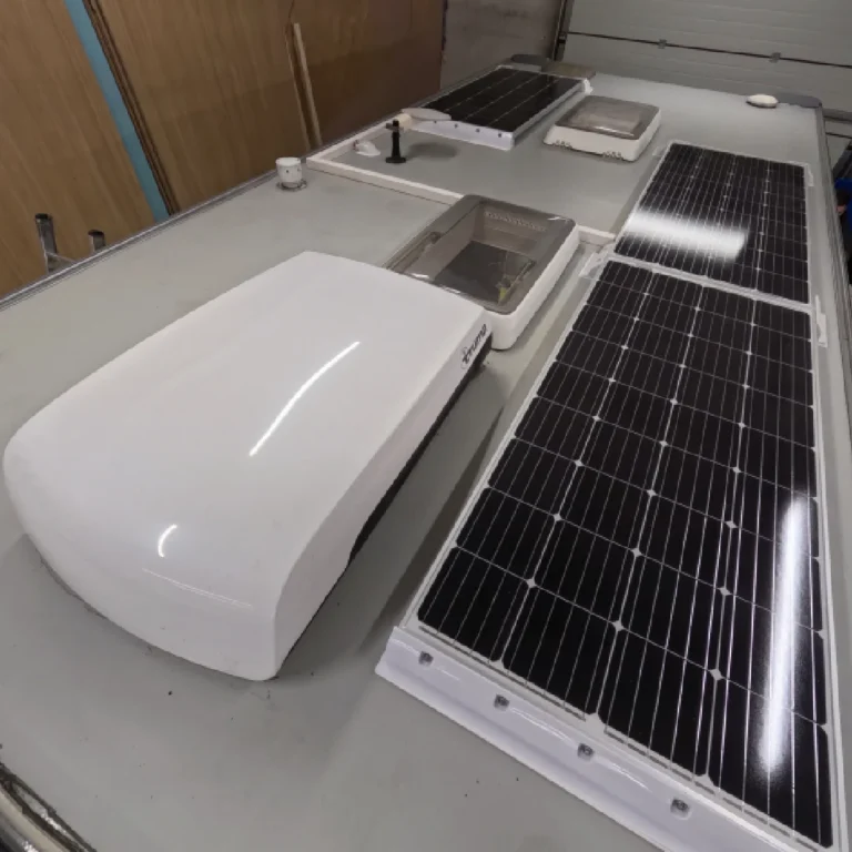 Adria haagis päikesepaneelid