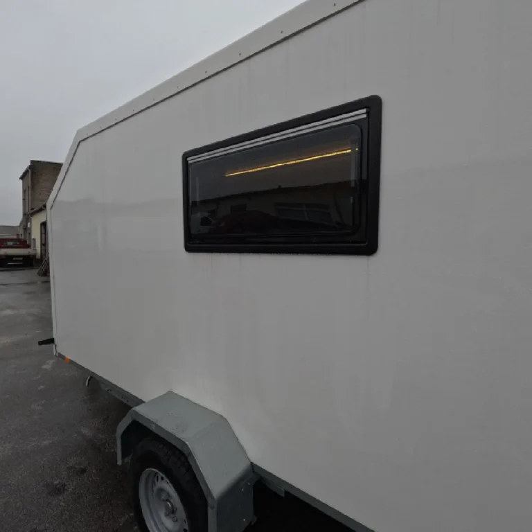 Respo matkahaagise aken väljast