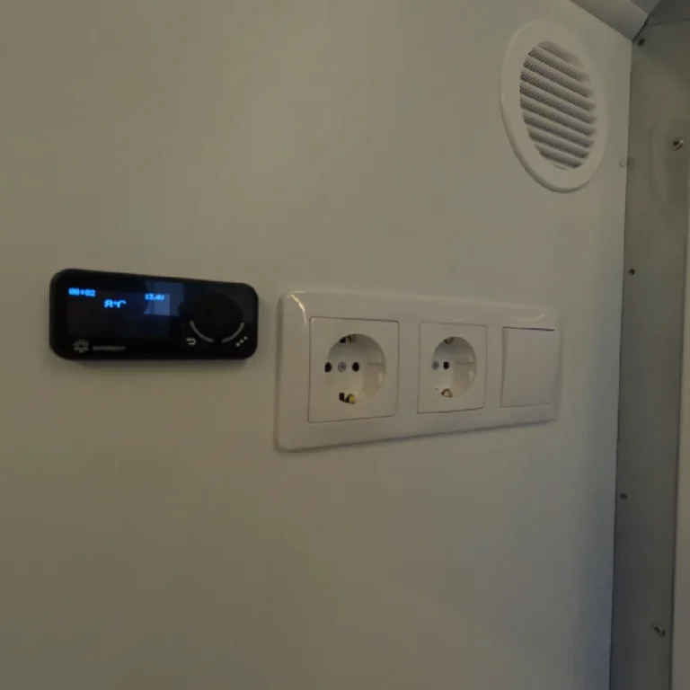 Respo haagisesse paigaldatud lisapistikud ja puhuri ekraan