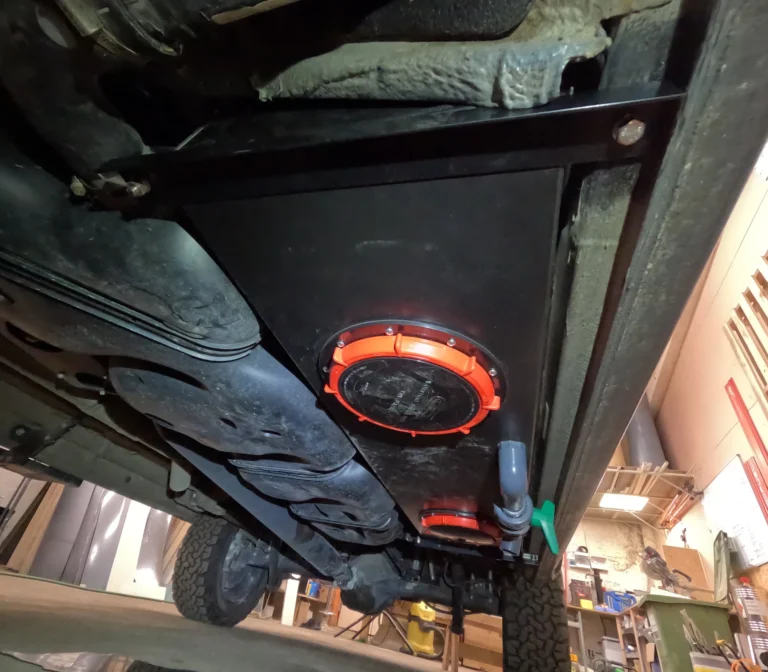 4x4 Sprinter musta vee paak