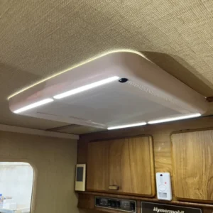 MaxxShade LED valgusega kinnise rulooga